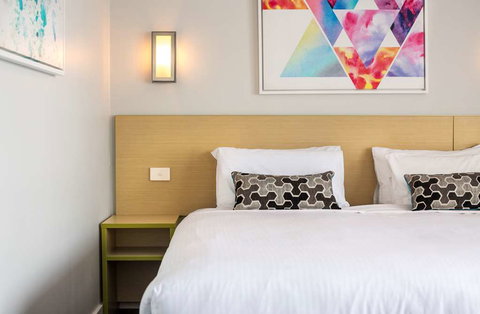 Nightcap at Coolaroo Hotel - New Castle Tourism 7