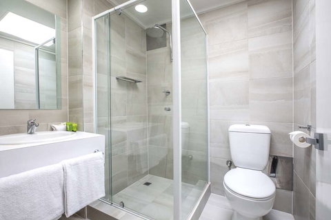 Nightcap at Coolaroo Hotel - New Castle Tourism 14