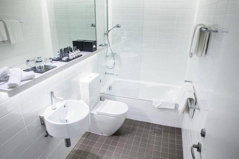 Adge Apartment Hotel - Newcastle Accommodation 14