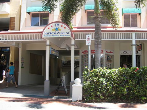 Macrossan House Boutique Holidays Apts - Newcastle Accommodation 1