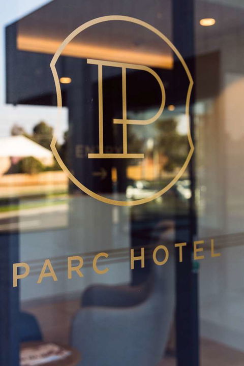 Parc Hotel - New Castle Tourism 0