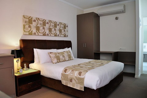 Quality Suites Fremantle - Newcastle Accommodation 1