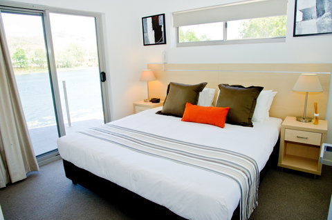 Itara & Jacana Apartments - Newcastle Accommodation 6