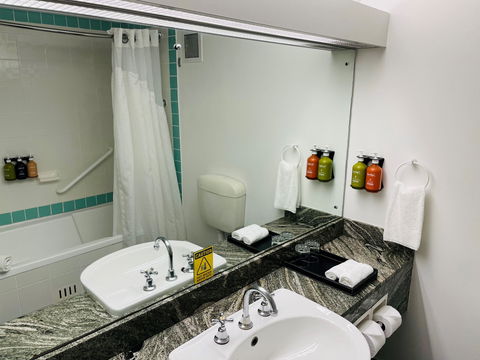 Holiday Inn Parramatta - Newcastle Accommodation 7