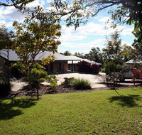 Emeraldene Inn  Eco Lodge - Newcastle Accommodation