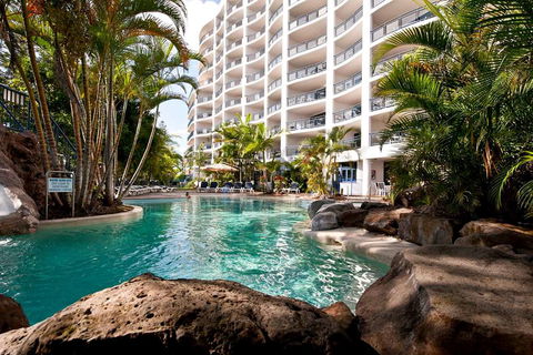 Ramada Resort Golden Beach - New Castle Tourism 1