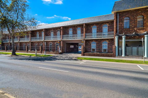 Quality Hotel Sherbourne Terrace - New Castle Tourism 1