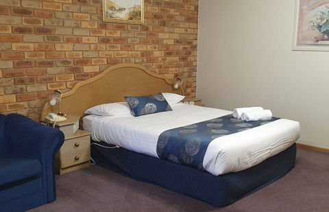 Pines Country Club Motor Inn - New Castle Tourism 2
