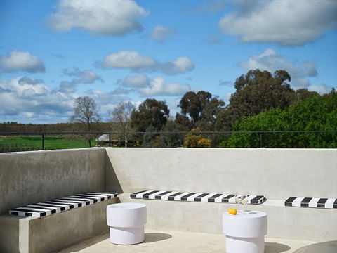 Lindenwarrah Hotel - New Castle Tourism 0