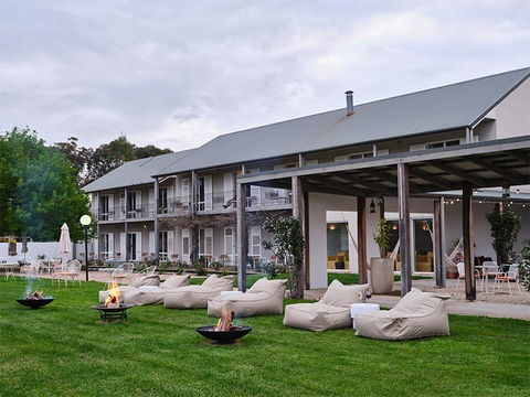 Lindenwarrah Hotel - New Castle Tourism 1