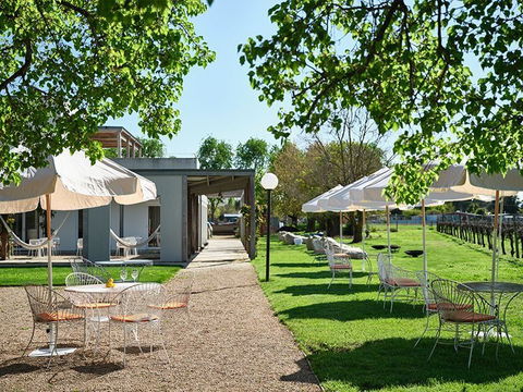 Lindenwarrah Hotel - New Castle Tourism 3
