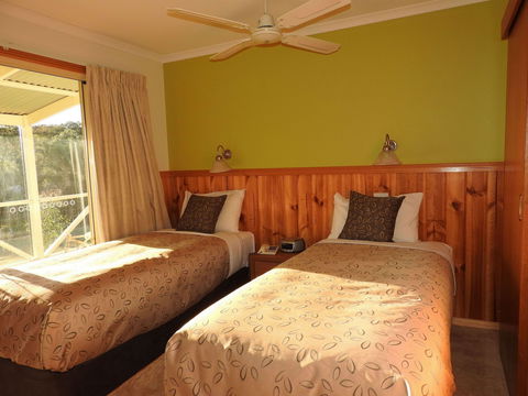 Golden Heritage Motor Inn & Cottages - New Castle Tourism 8