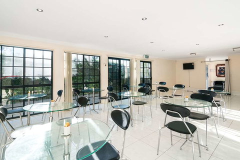 Econo Lodge Waterford - Newcastle Accommodation 16