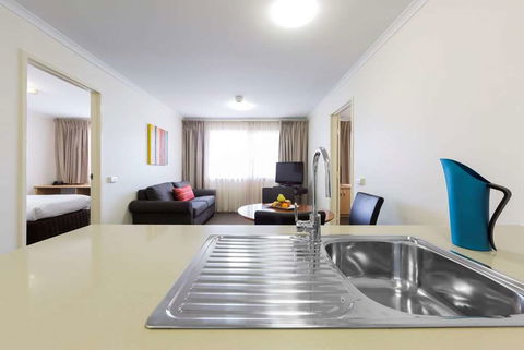 Ramada Encore By Wyndham Belconnen - New Castle Tourism 3
