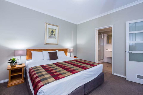 Mont Clare Boutique Apartments - Newcastle Accommodation 6