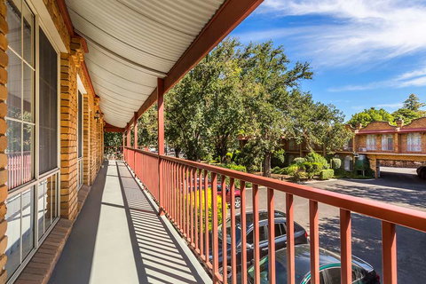 Best Western Cathedral Motor Inn - New Castle Tourism 1