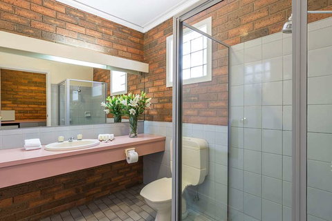 Best Western Cathedral Motor Inn - New Castle Tourism 10