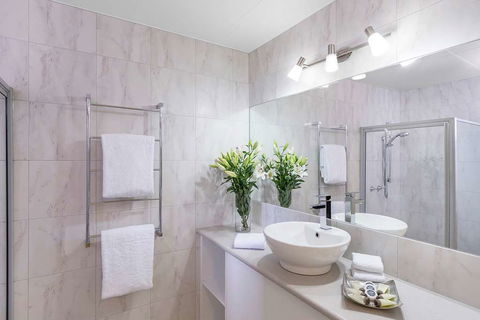 Best Western Cathedral Motor Inn - New Castle Tourism 13