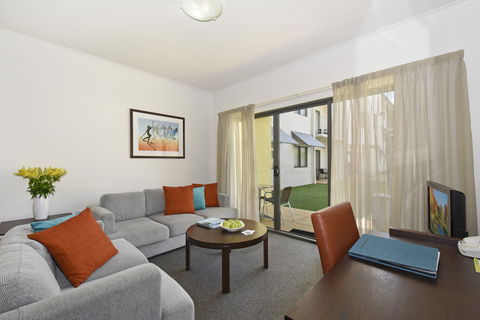 Metro Advance Apartments & Hotel - New Castle Tourism 5