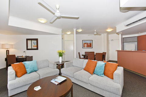 Metro Advance Apartments & Hotel - New Castle Tourism 8
