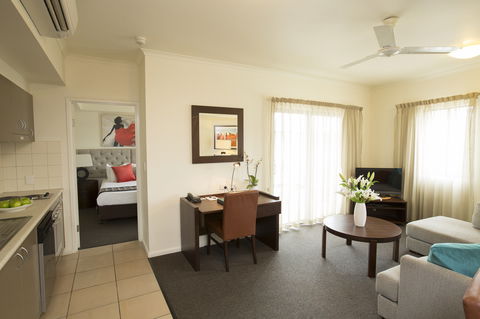 Metro Advance Apartments & Hotel - New Castle Tourism 11