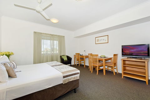 Metro Advance Apartments & Hotel - New Castle Tourism 12