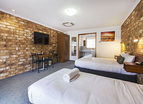 Clare Central Motel - New Castle Tourism 1