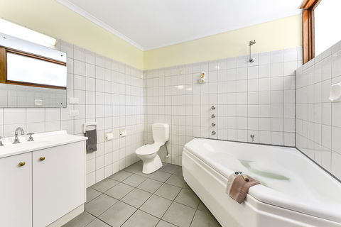 William Macintosh Motor Lodge - New Castle Tourism 2
