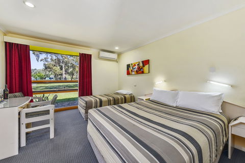 William Macintosh Motor Lodge - New Castle Tourism 3