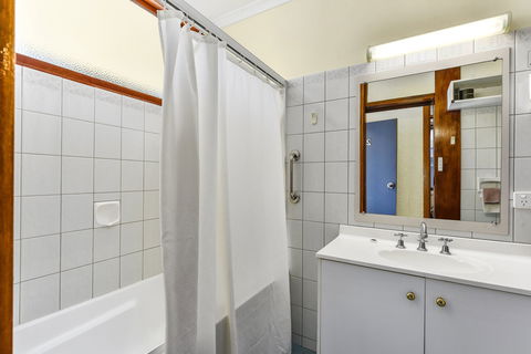 William Macintosh Motor Lodge - New Castle Tourism 4