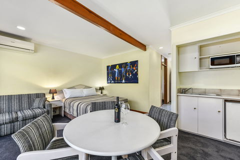William Macintosh Motor Lodge - New Castle Tourism 5