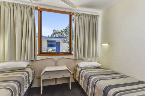 William Macintosh Motor Lodge - New Castle Tourism 7