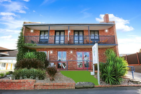 Tudor Motor Inn - New Castle Tourism 0