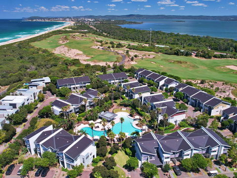 Pullman Magenta Shores Resort - New Castle Tourism 0