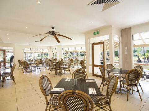 Oaks Oasis, Caloundra - New Castle Tourism 5