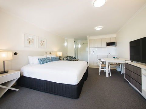 Oaks Oasis, Caloundra - New Castle Tourism 6