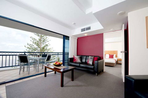 Ramada Resort Golden Beach - New Castle Tourism 7