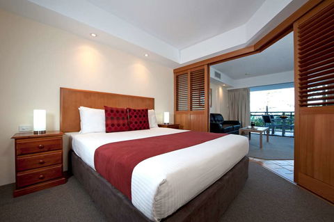 Ramada Resort Golden Beach - New Castle Tourism 9