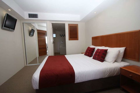 Ramada Resort Golden Beach - New Castle Tourism 11