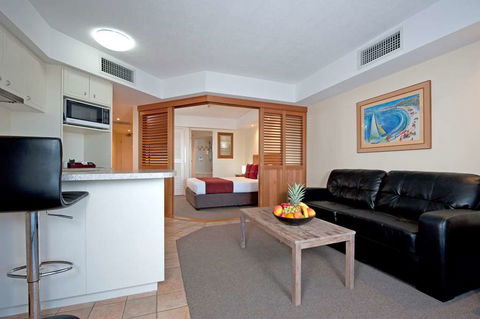 Ramada Resort Golden Beach - New Castle Tourism 12