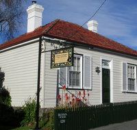 Alice's Cottages - Newcastle Accommodation