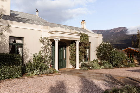 Islington Hotel - New Castle Tourism 0
