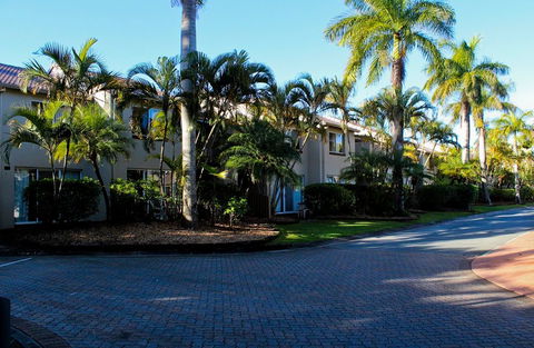 Oaks Oasis, Caloundra - New Castle Tourism 0