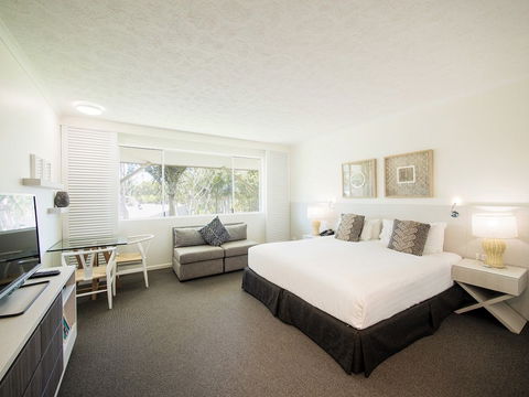 Oaks Oasis, Caloundra - New Castle Tourism 2
