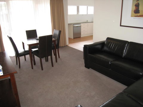 Forrest Hotel & Apartments - Newcastle Accommodation 14