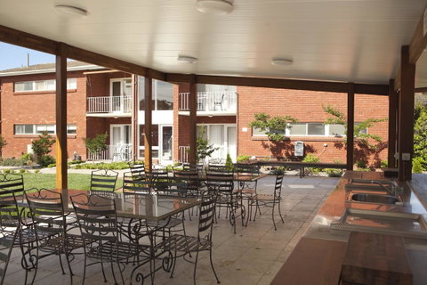 Forrest Hotel & Apartments - Newcastle Accommodation 11
