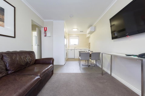 Forrest Hotel & Apartments - Newcastle Accommodation 2