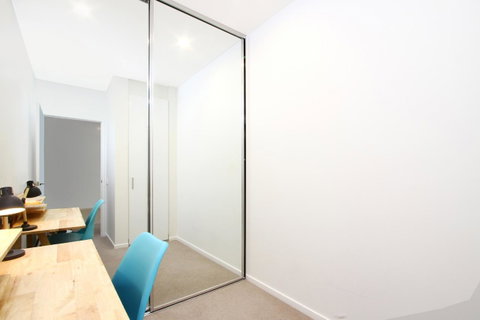 IQ Smart Apartments 704 Braddon ACT - Newcastle Accommodation 1