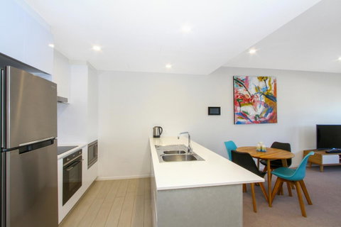 IQ Smart Apartments 704 Braddon ACT - Newcastle Accommodation 4