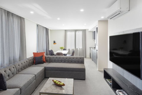 Deco Hotel Canberra - Newcastle Accommodation 9